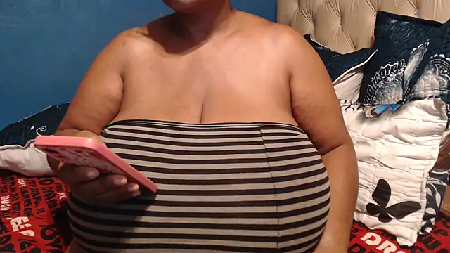 CUTEFIRMMELONSS online show from 4, 3, 2026