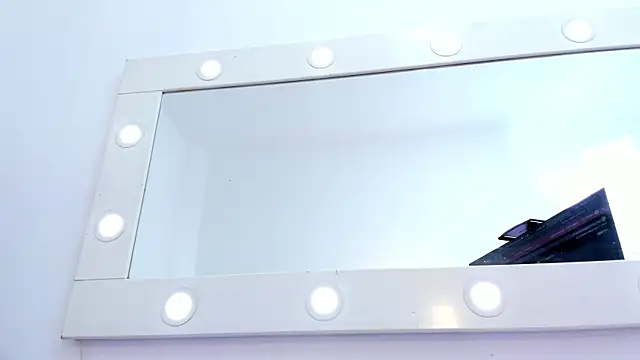 Snapshot of Helenn_monroy1 chatting on 23, 4, 2026 Helenn monroy1 online show from 23, 4, 2026