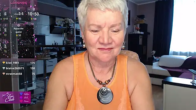 Snapshot of roxana_brooks chatting on 5, 3, 2026 roxana brooks online show from 5, 3, 2026