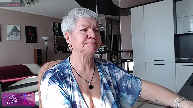 Snapshot of roxana_brooks chatting on 5, 4, 2026 roxana brooks online show from 5, 4, 2026