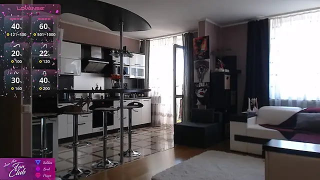 Snapshot of roxana_brooks chatting on 9, 4, 2026 roxana brooks online show from 9, 4, 2026