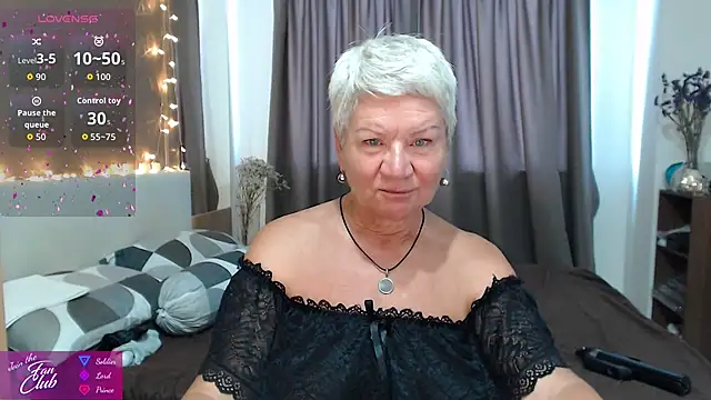 Snapshot of roxana_brooks chatting on 3, 6, 2026 roxana brooks online show from 3, 6, 2026