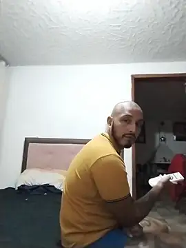 Snapshot of KenllyH chatting on 10, 4, 2026 KenllyH online show from 10, 4, 2026