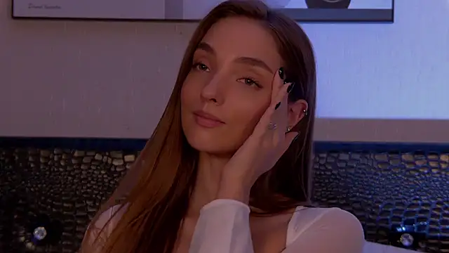 VirginieCruz online show from 4, 2, 2025