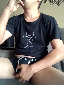 Snapshot of LuqenZo chatting on 11, 4, 2026 LuqenZo online show from 11, 4, 2026