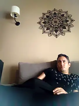 Snapshot of LuqenZo chatting on 15, 4, 2026 LuqenZo online show from 15, 4, 2026