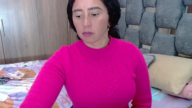 sara hott 1 online show from 28, 1, 2025