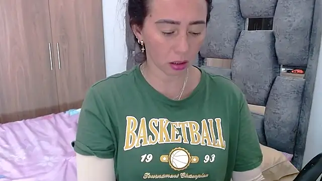 sara hott 1 online show from 4, 2, 2025