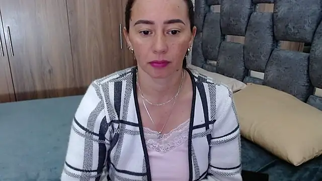 sara hott 1 online show from 5, 3, 2025