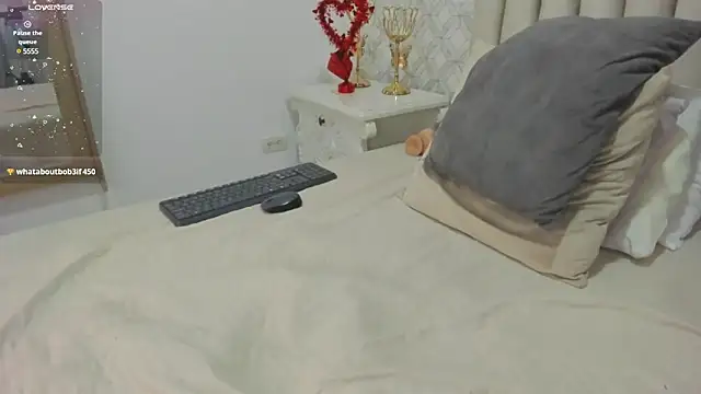 Pia Johnson  online show from 15, 2, 2025