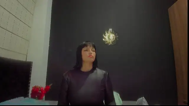 amareto queen online show from 8, 3, 2025