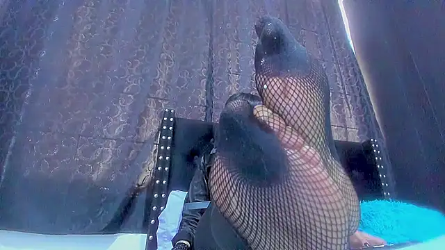 amareto queen online show from 1, 11, 2025