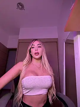 Snapshot of mi_suk11 chatting on 8, 3, 2026 mi suk11 online show from 8, 3, 2026