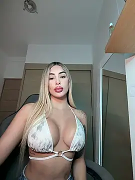 Snapshot of mi_suk11 chatting on 11, 4, 2026 mi suk11 online show from 11, 4, 2026