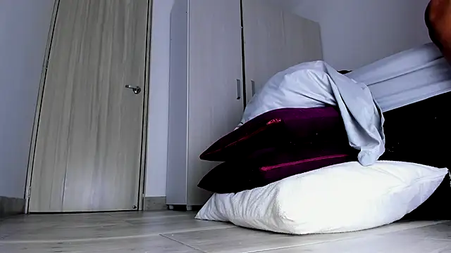 Skarleth69 online show from 5, 11, 2025