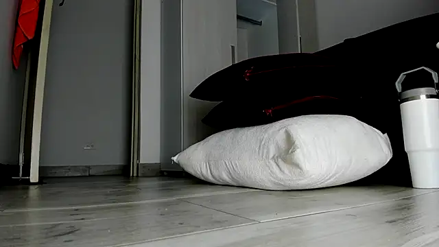 Skarleth69 online show from 3, 12, 2025