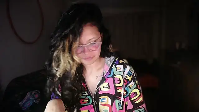 Snapshot of Hathorlove chatting on 2, 4, 2026 Hathorlove online show from 2, 4, 2026