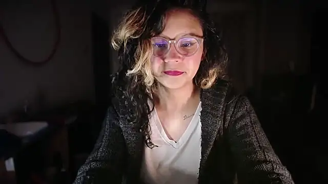 Snapshot of Hathorlove chatting on 5, 4, 2026 Hathorlove online show from 5, 4, 2026