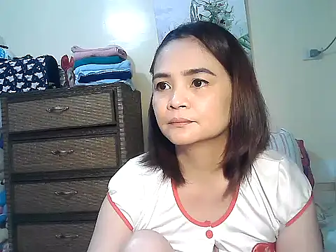 Snapshot of Kisses-13 chatting on 19, 4, 2026 Kisses-13 online show from 19, 4, 2026