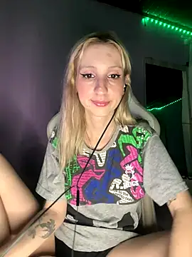 bunnydark00 online show from 4, 12, 2025