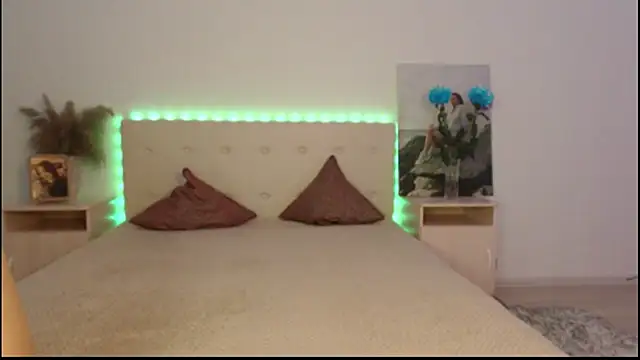 Snapshot of RoxannePure chatting on 21, 10, 2025 RoxannePure online show from 21, 10, 2025