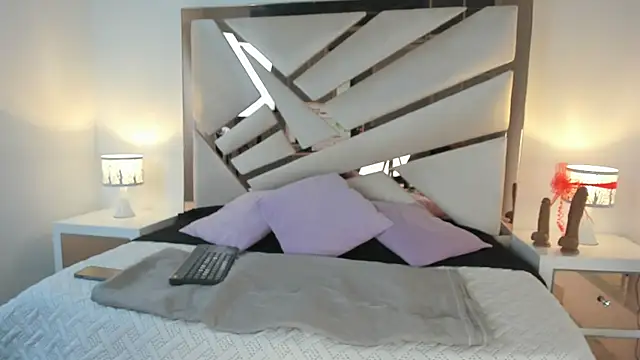 Naughty  Mom online show from 29, 12, 2024