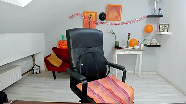 Snapshot of LollaGirl chatting on 28, 10, 2025 LollaGirl online show from 28, 10, 2025