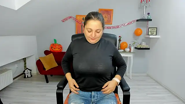 Snapshot of LollaGirl chatting on 30, 10, 2025 LollaGirl online show from 30, 10, 2025