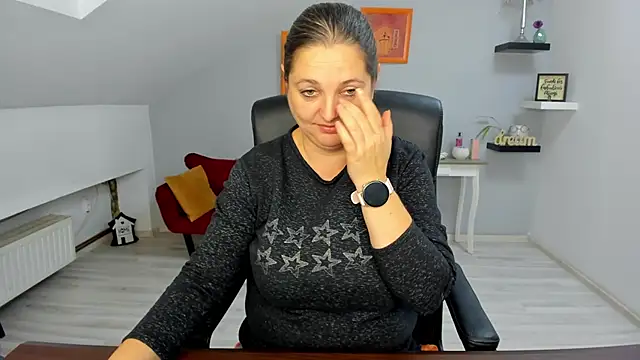 Snapshot of LollaGirl chatting on 5, 11, 2025 LollaGirl online show from 5, 11, 2025