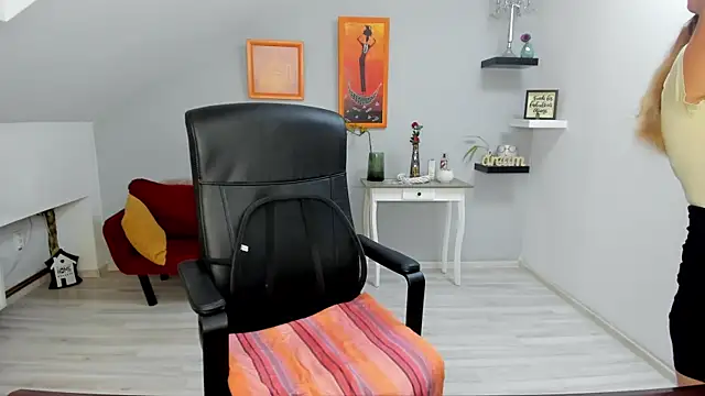 Snapshot of LollaGirl chatting on 3, 12, 2025 LollaGirl online show from 3, 12, 2025