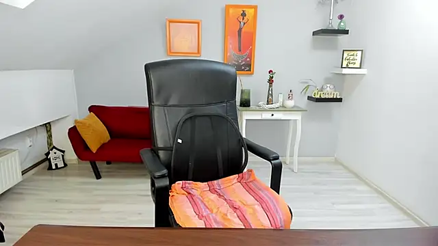 Snapshot of LollaGirl chatting on 16, 12, 2025 LollaGirl online show from 16, 12, 2025