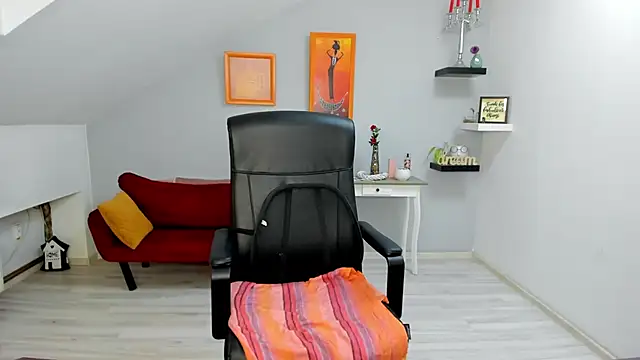 LollaGirl online show from 16, 1, 2026