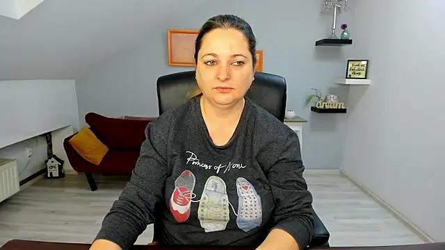 LollaGirl online show from 9, 2, 2026