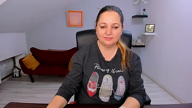 LollaGirl online show from 20, 2, 2026