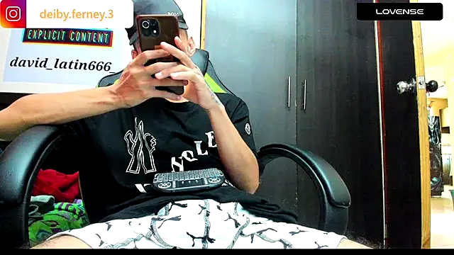 Snapshot of davidlatin66 chatting on 15, 12, 2024 davidlatin66 online show from 15, 12, 2024