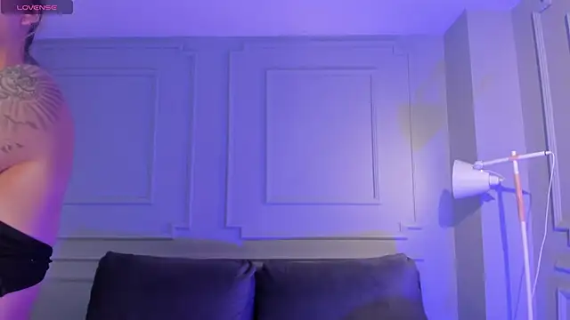 EveBensonX online show from 3, 2, 2025