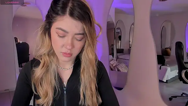 EveBensonX online show from 25, 9, 2025