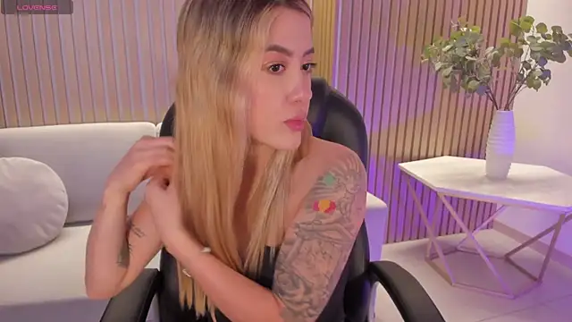 EveBensonX online show from 8, 11, 2025