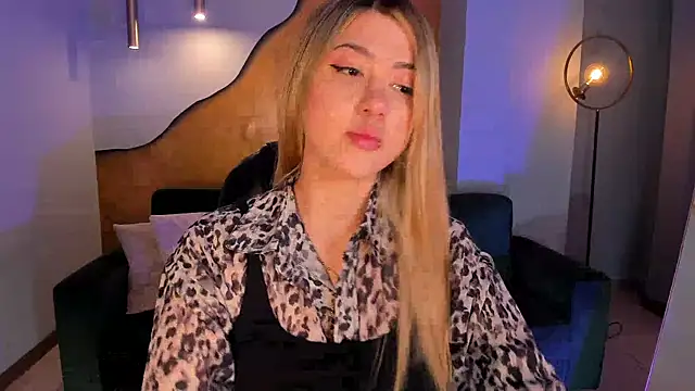 EveBensonX online show from 19, 11, 2025