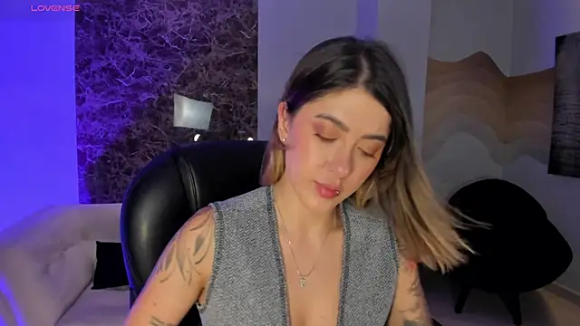 Snapshot of EveBensonX chatting on 25, 6, 2026 EveBensonX online show from 25, 6, 2026