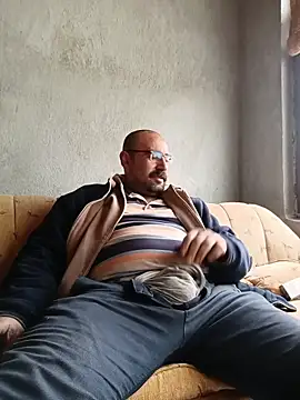 masculine bear daddy online show from 5, 12, 2025