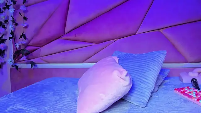 Snapshot of luna_miler_ chatting on 29, 10, 2025 luna miler  online show from 29, 10, 2025