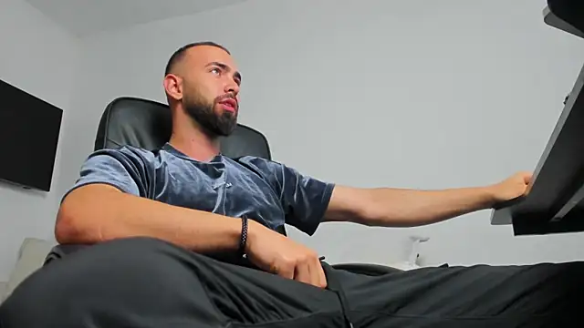 Snapshot of MichaelMasterss chatting on 12, 12, 2024 MichaelMasterss online show from 12, 12, 2024