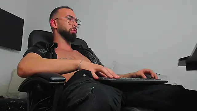 Snapshot of MichaelMasterss chatting on 21, 12, 2024 MichaelMasterss online show from 21, 12, 2024