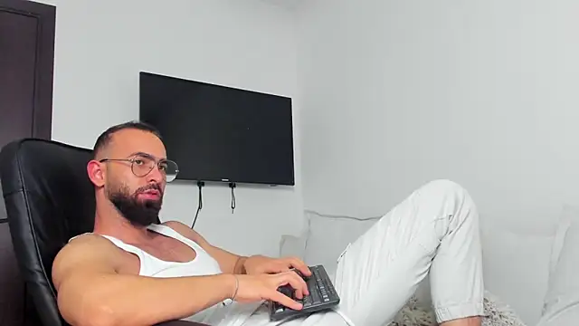 Snapshot of MichaelMasterss chatting on 24, 12, 2024 MichaelMasterss online show from 24, 12, 2024