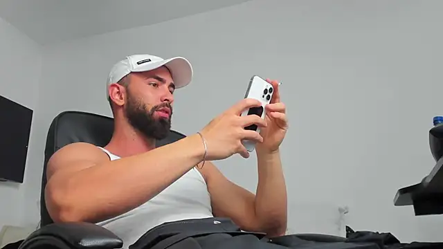 Snapshot of MichaelMasterss chatting on 30, 12, 2024 MichaelMasterss online show from 30, 12, 2024