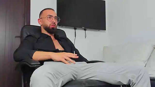 Snapshot of MichaelMasterss chatting on 8, 1, 2025 MichaelMasterss online show from 8, 1, 2025