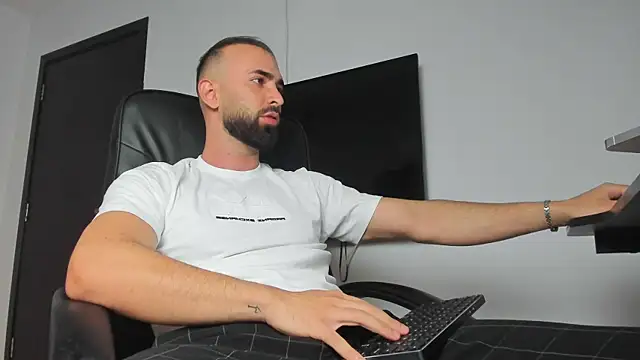 Snapshot of MichaelMasterss chatting on 30, 9, 2025 MichaelMasterss online show from 30, 9, 2025