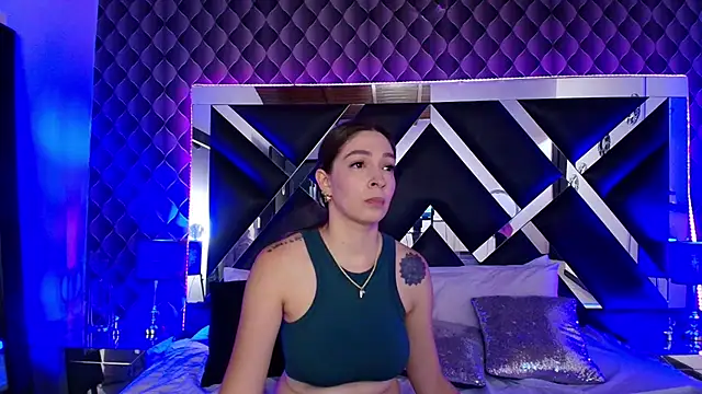 victoriaa lee  online show from 23, 9, 2025