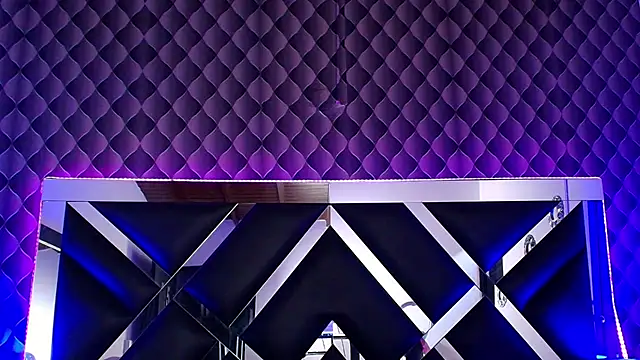 victoriaa lee  online show from 24, 9, 2025